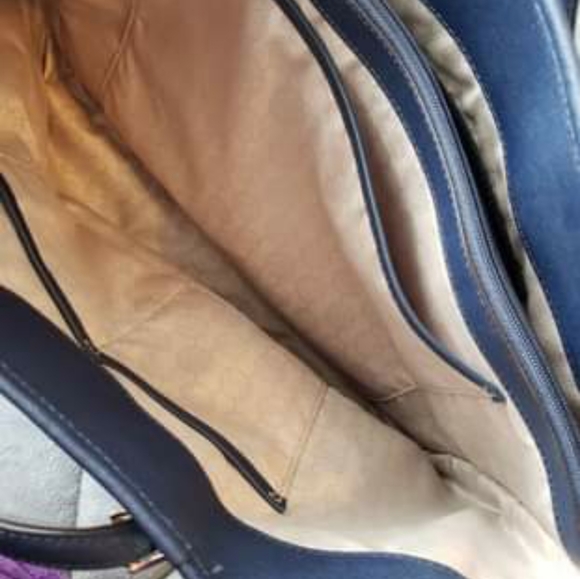 Brand new Michael Kors Purse - Picture 5 of 7